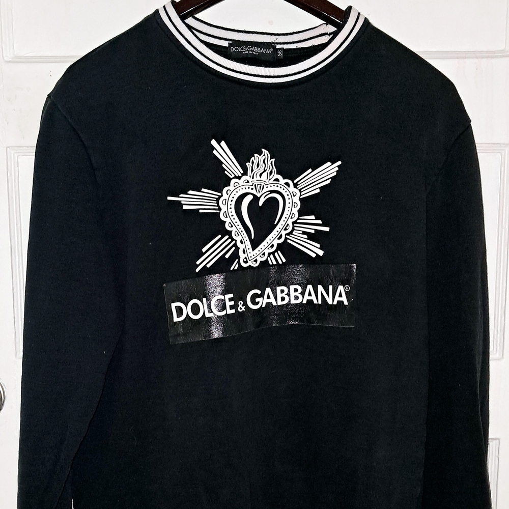 Dolce & Gabbana Black Crewneck Sweater with Graphic Heart Design